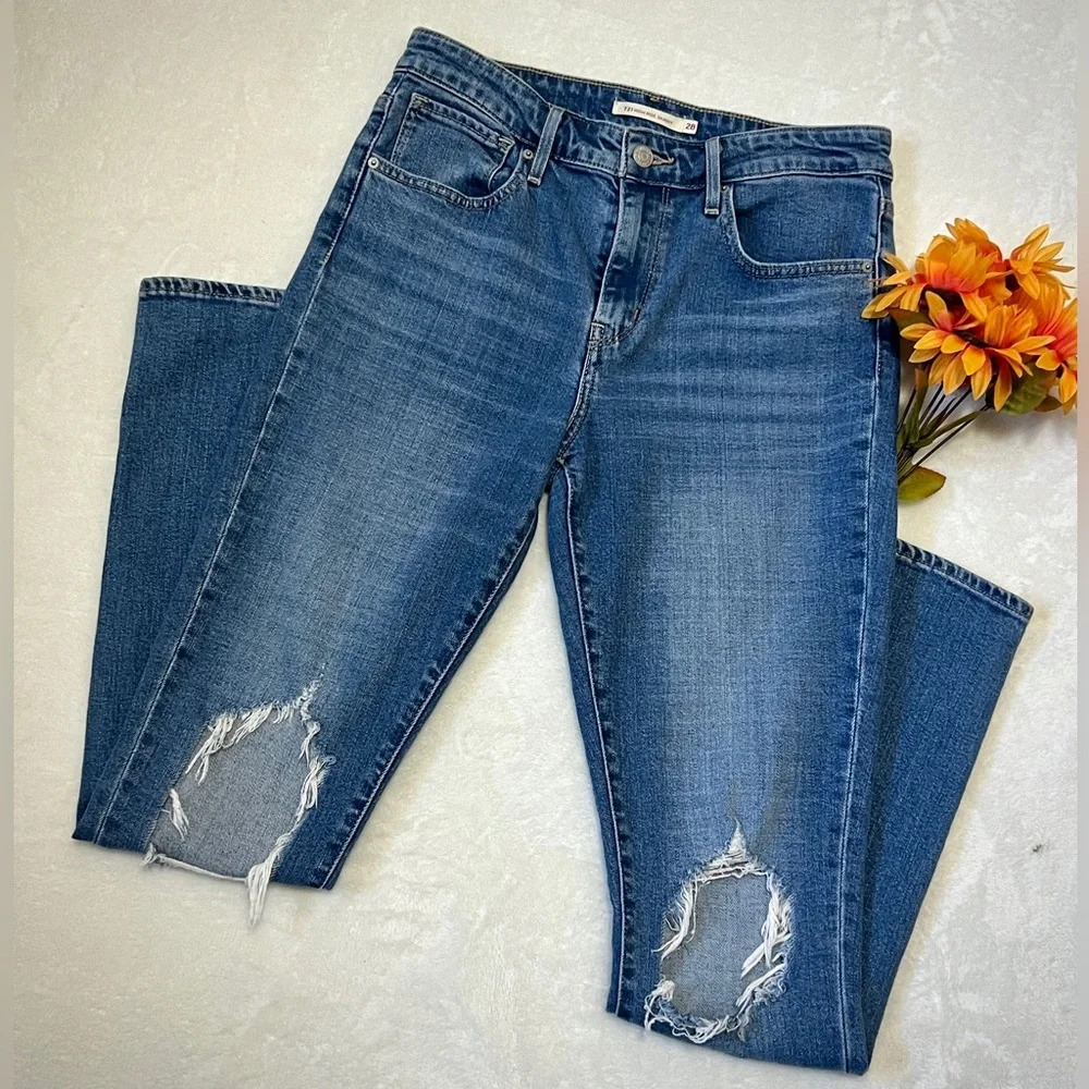 Levi's 721 Distressed High Rise Skinny Jean - 28